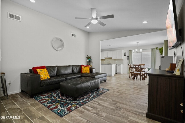 Building Photo - 15220 Apex Ct