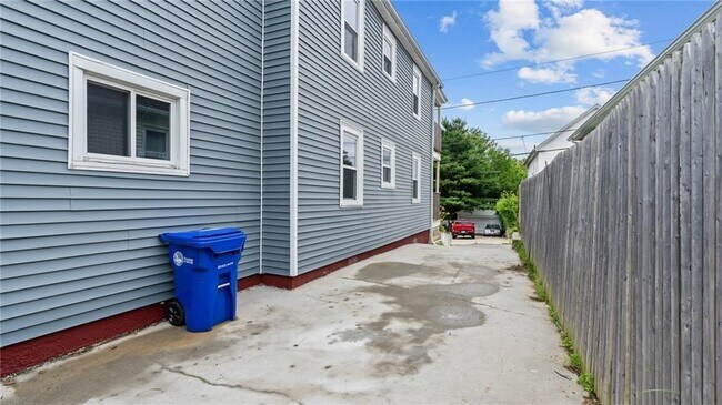 Building Photo - 168 Devonshire St