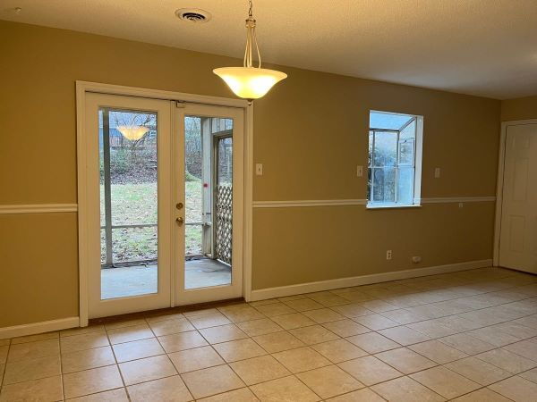 Building Photo - Farragut Bent Tree S/D 3 bed/2 bath