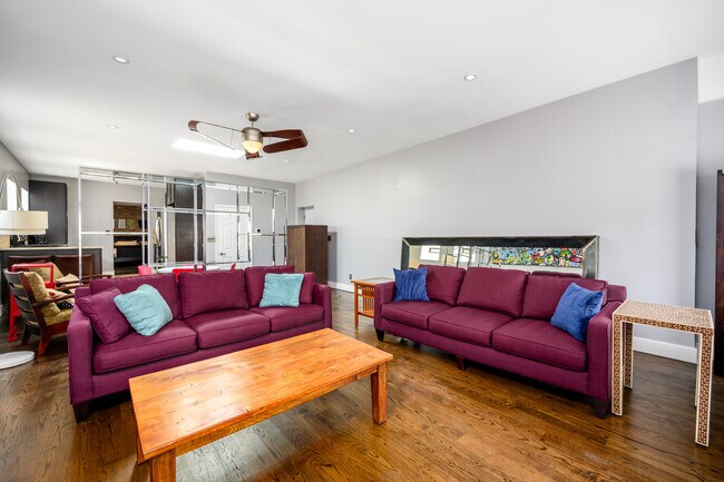 Building Photo - 1646 W Blackhawk St