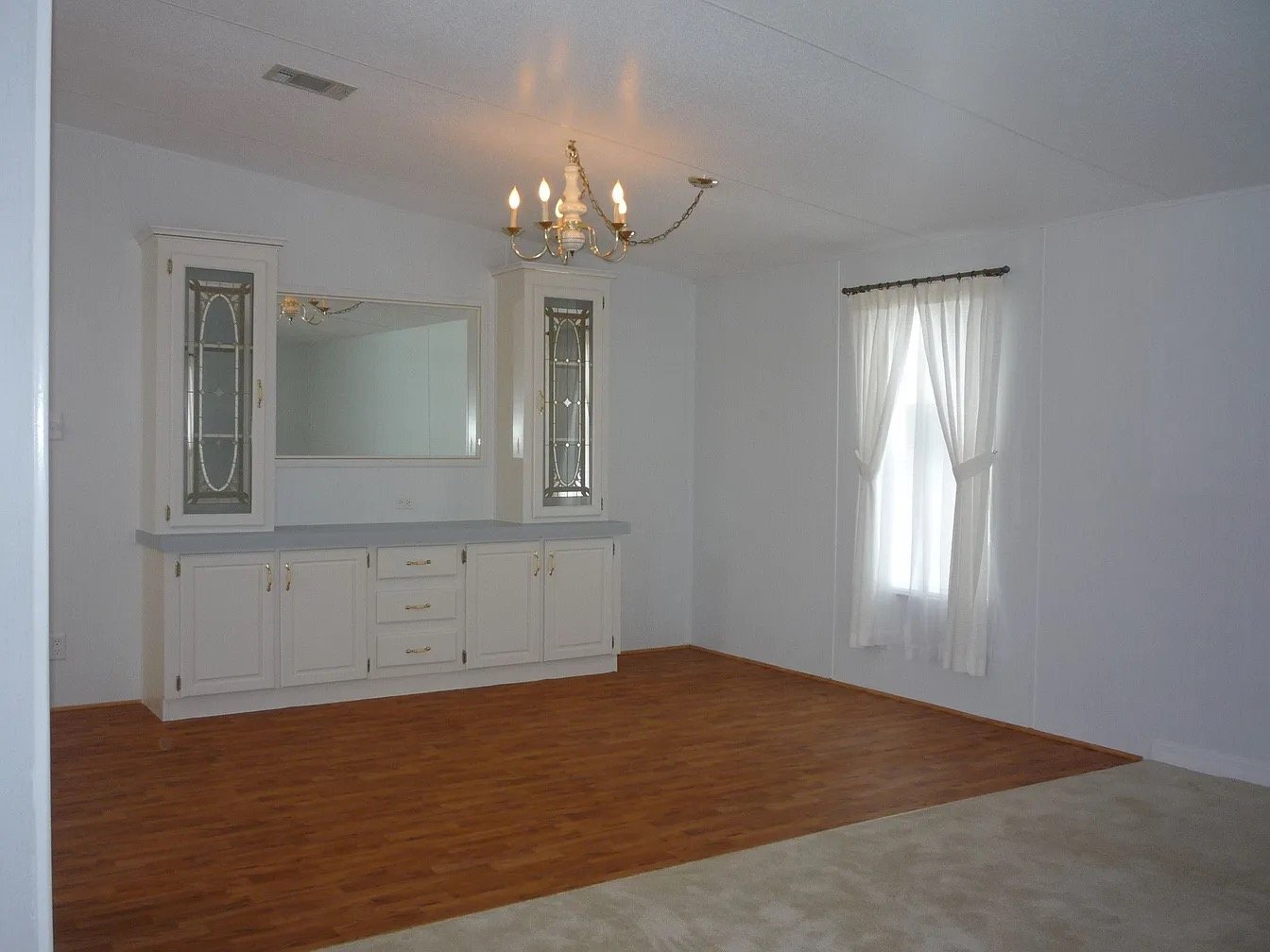 Building Photo - 4530 Skyline Dr