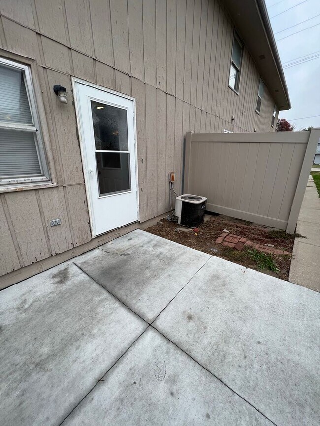 Building Photo - VP-507