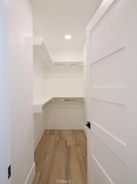 Building Photo - 446 W 40th St