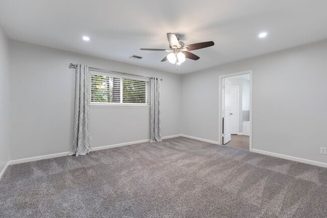 Building Photo - 4010 Briar St