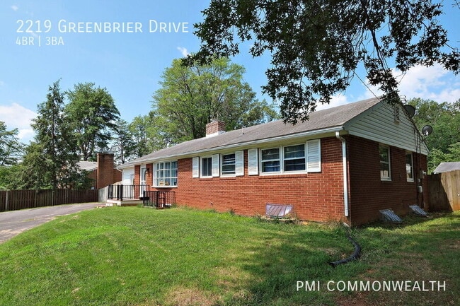 Building Photo - 2219 Greenbrier Dr
