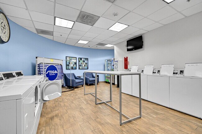 Building Photo - $1,750.00 - 1 Bedroom, 1 Bathroom, Condo in Denver with Cozy Balcony!