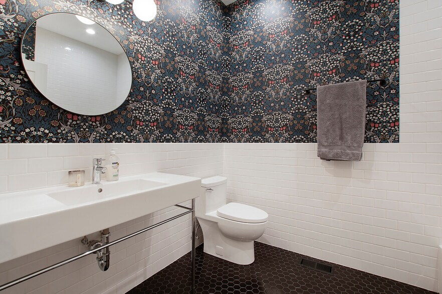 Building Photo - 4532 N Damen Ave