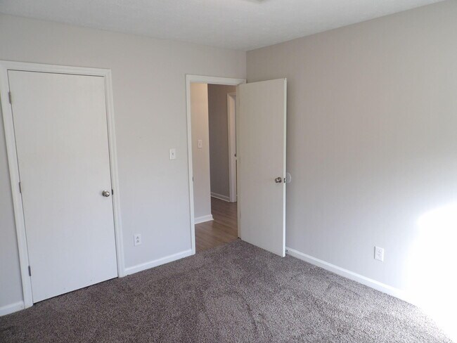 Building Photo - 114 Potomac Ct