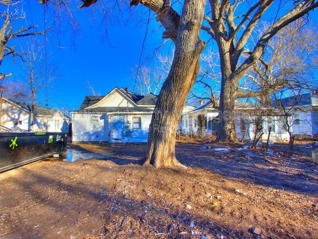 Building Photo - 730 N Louisa Ave
