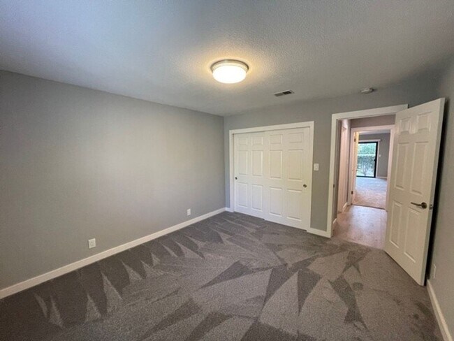 Building Photo - Yountville Condo