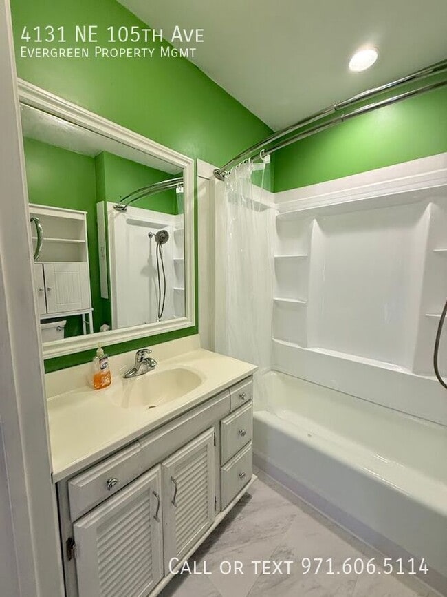 Building Photo - 4131 NE 105th Ave