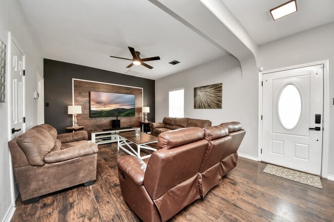 Building Photo - 1603 Dove Run