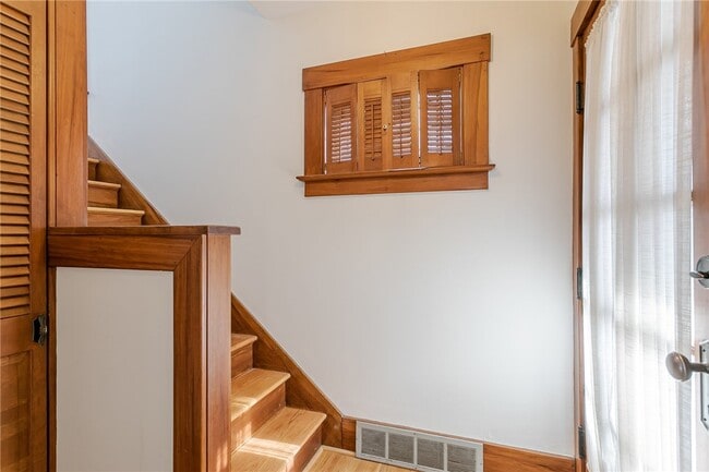 Building Photo - 176 Merwin Ave