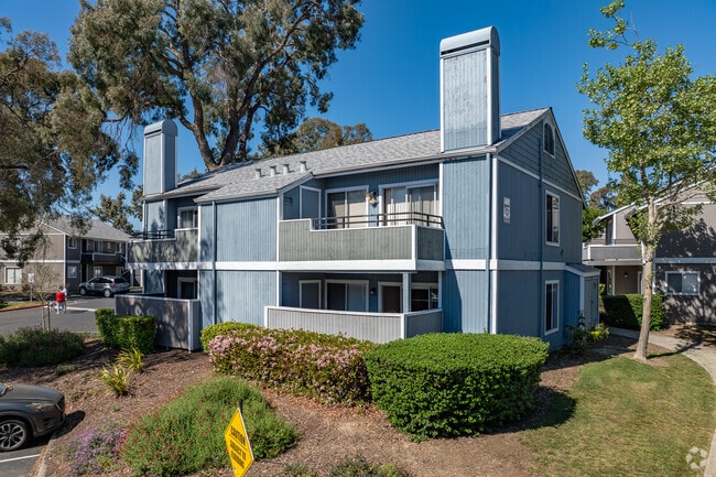 Building Photo - Bay Village