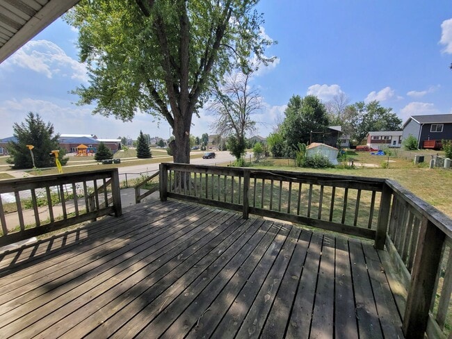 Building Photo - Marion 3 bedroom 1 bath additional family room, new carpet & Appliances, 1 stall garage, fenced y...