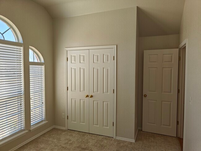 Building Photo - 809 Regiment Way