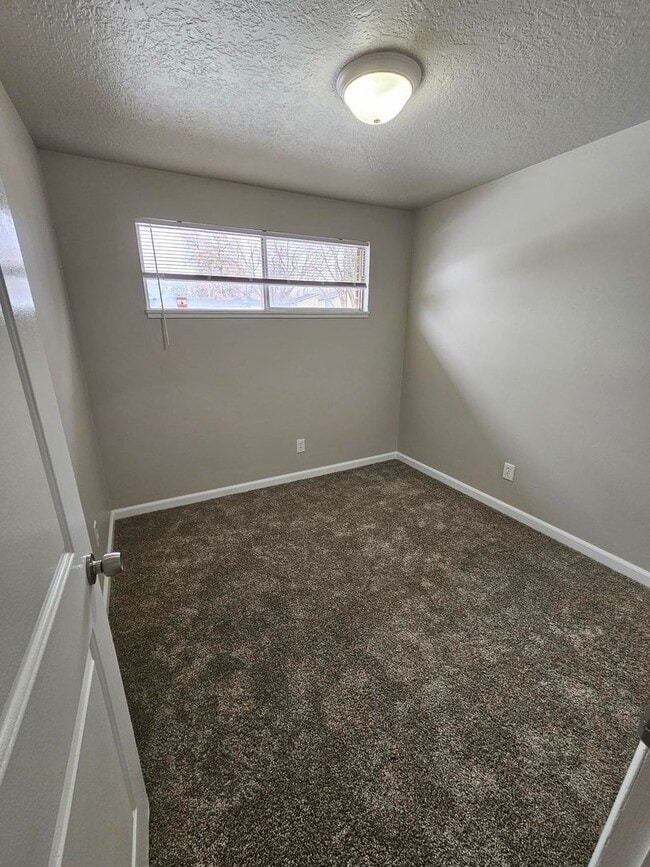 Building Photo - 2402 W Lemhi St