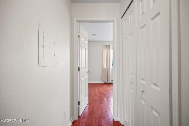 Building Photo - 330 Shore Dr