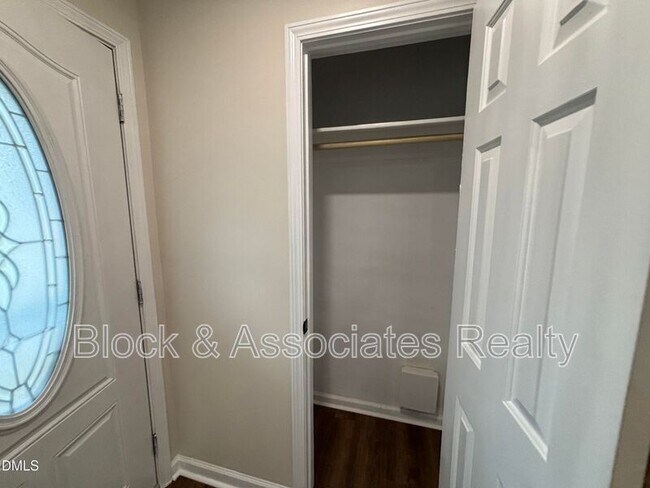 Building Photo - 170 Devin Dr