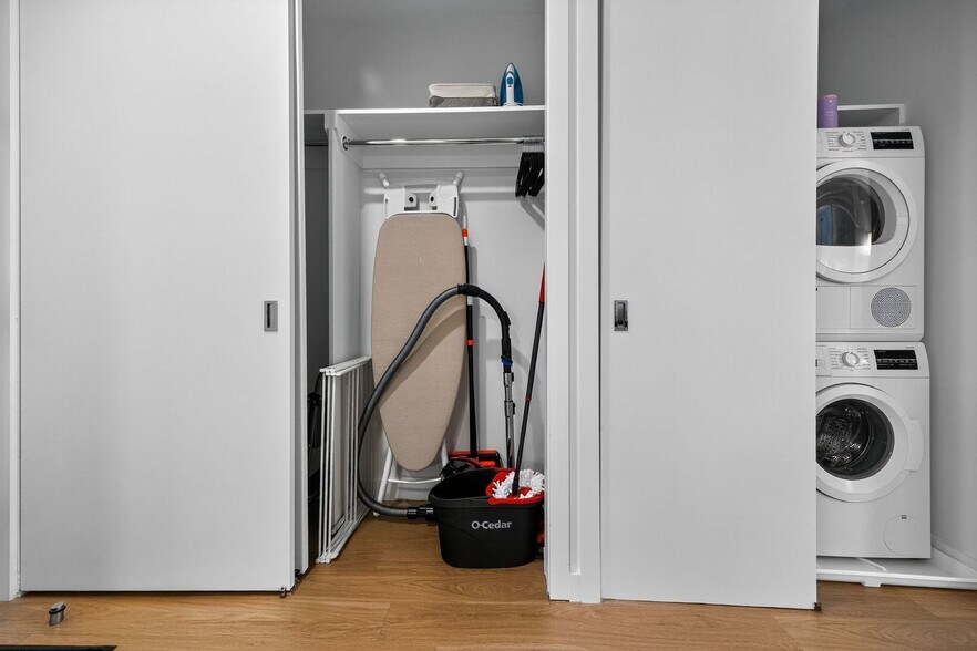 Building Photo - 68 W 37th St