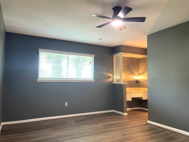 Building Photo - 9626 Hearthwood Dr