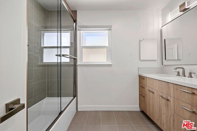 Building Photo - 12849 Tiara St