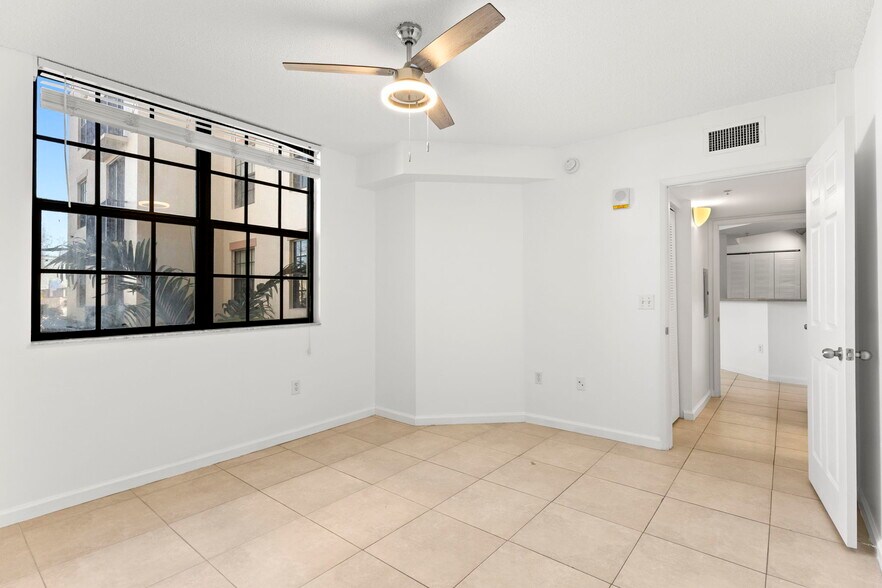 Building Photo - 1919 Van Buren St