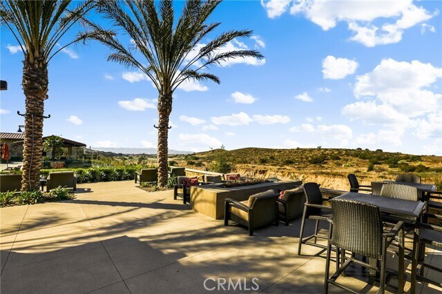 Building Photo - 13 Savannah