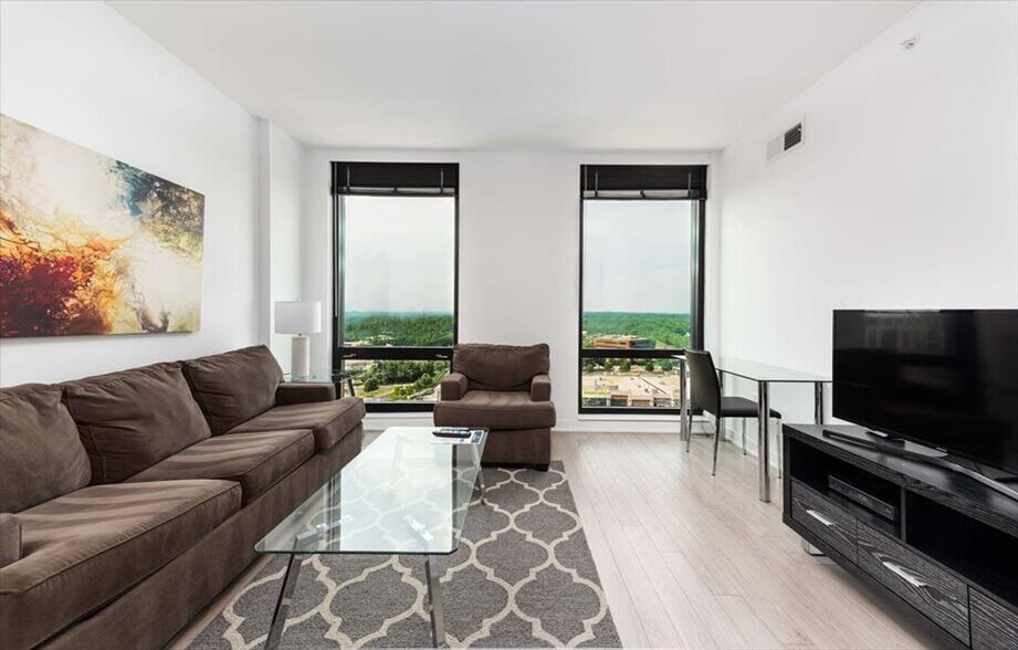 Building Photo - 11911 Freedom Dr