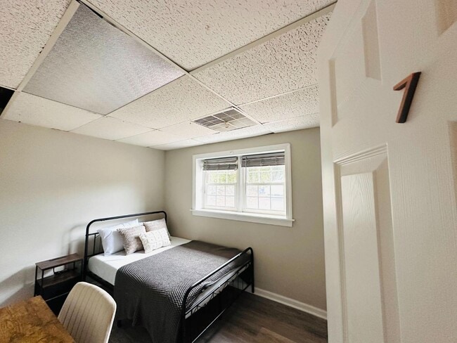 Building Photo - 7 Misty Creek Ct