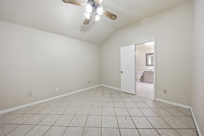 Building Photo - 7518 Alcomita Dr
