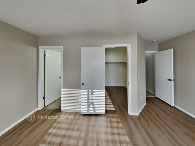 Building Photo - 1034 S Somerset