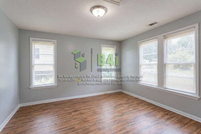 Building Photo - 560 Radcliff Ave