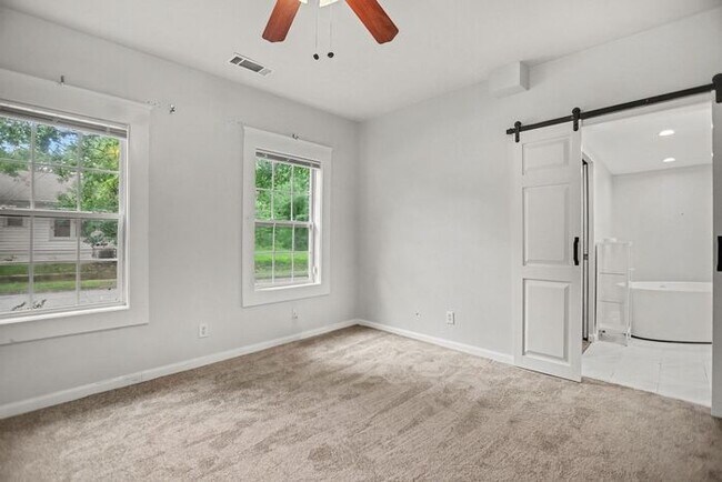 Building Photo - 3BR/2BA Gem Located in Historic West End!