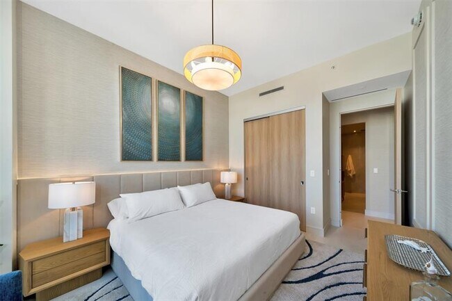 Building Photo - 2311 SE 17th St