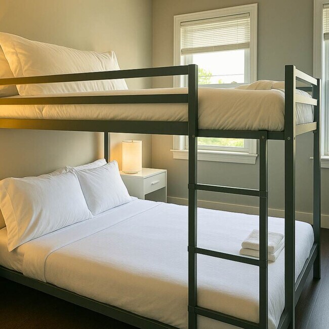 Building Photo - 128 Bainbridge St