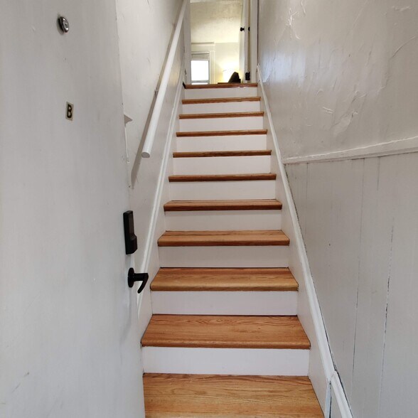 Building Photo - 380 E 800 S