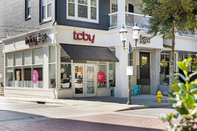 Building Photo - 17331 Villanova Rd