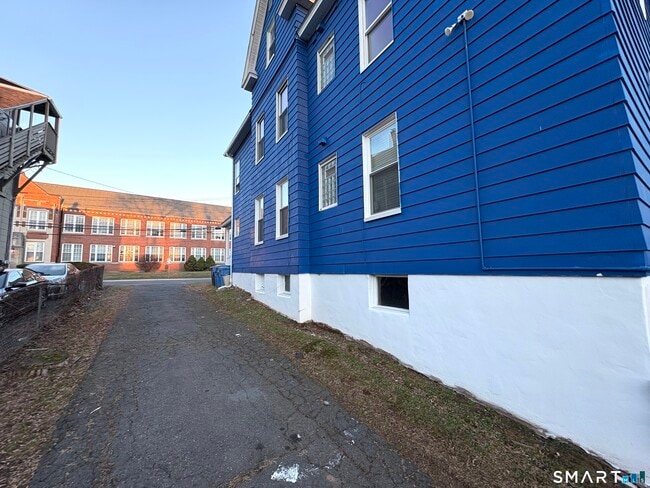 Building Photo - 171 Bassett St