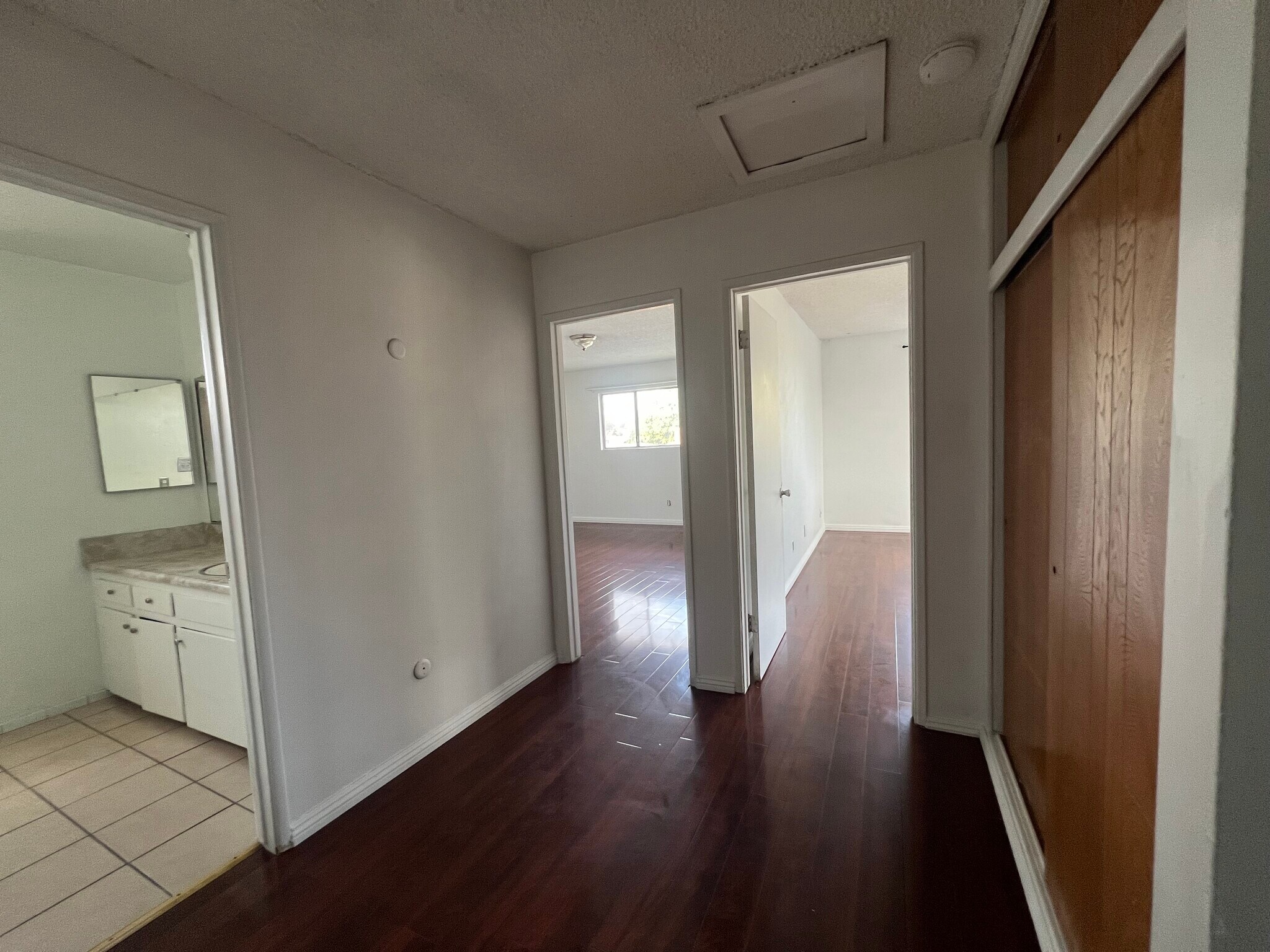 Building Photo - 8145 Garden View Ave