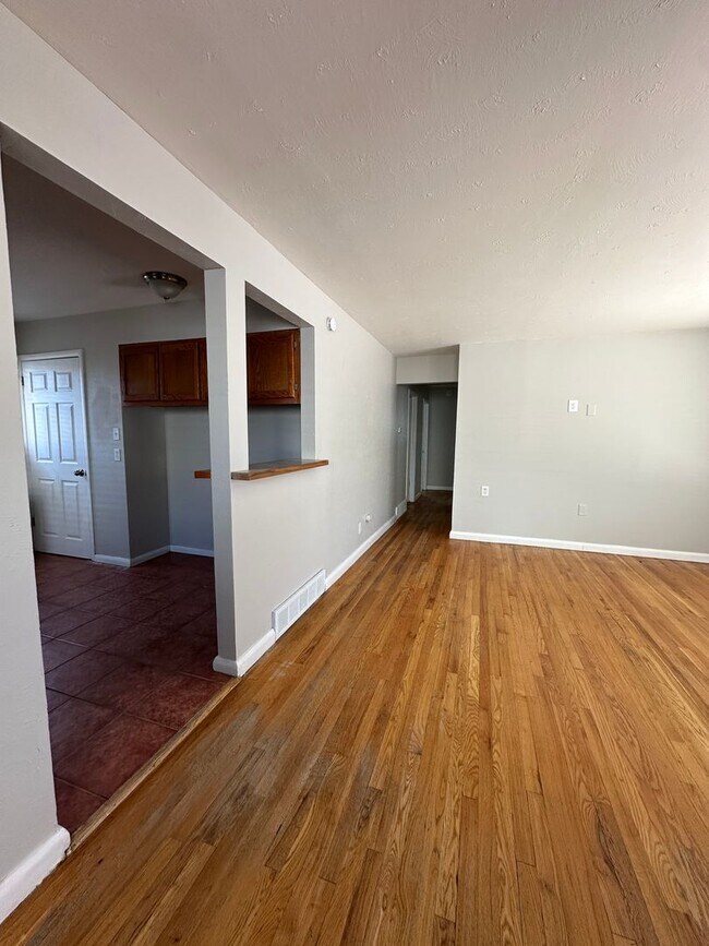 Building Photo - 6820 Larsh Dr