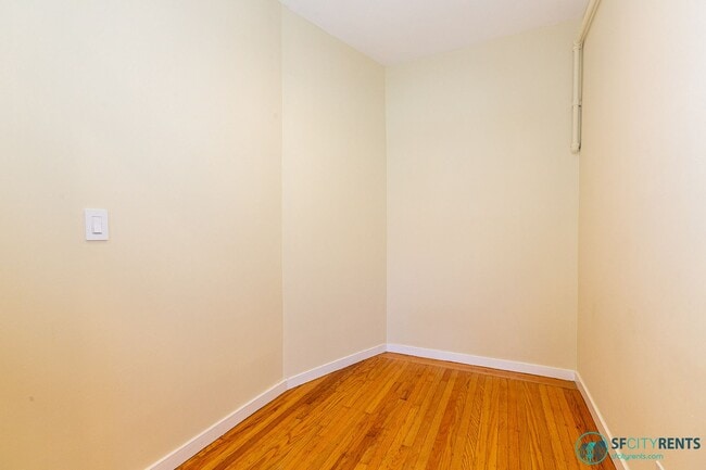 Building Photo - Lone Mountain: Bright Junior 1 Bed w/ Slee...