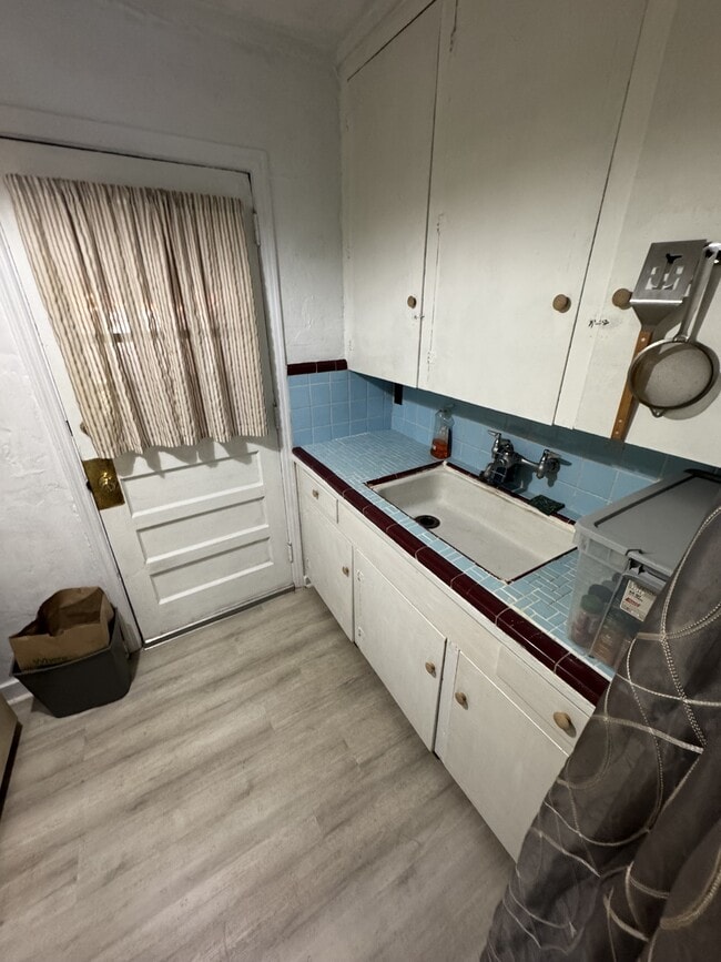 Building Photo - 1612 Pepper Dr