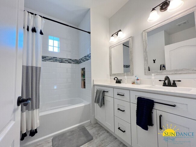 Building Photo - Stunning 5 bedroom home in Santa Rosa Beach!