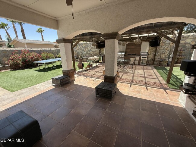 Building Photo - 3733 Tierra Campa Dr