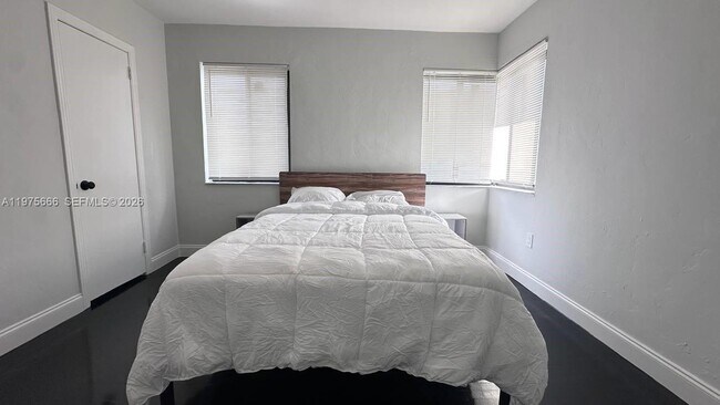 Building Photo - 320 SW 29th Rd