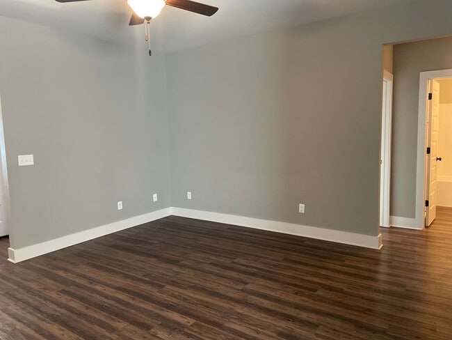 Building Photo - 3 Bedroom Home With Spacious Garage and Fenced Backyard!