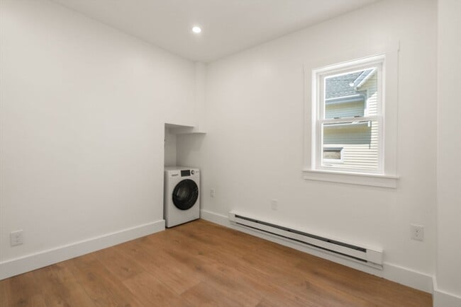 Building Photo - 31 Wardwell Ave