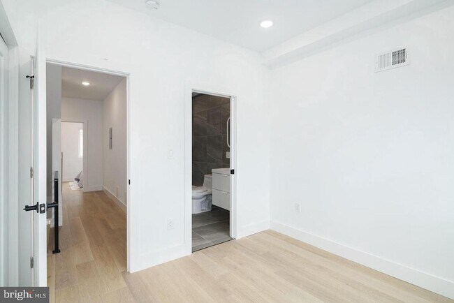 Building Photo - 3957 Wyalusing Ave