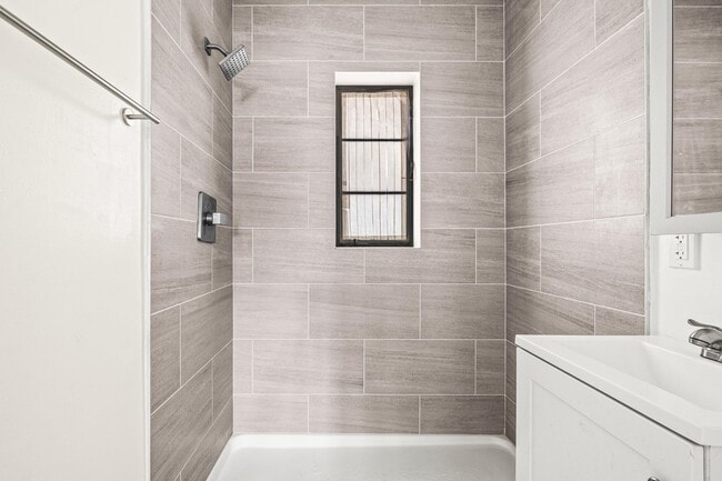 Building Photo - 211 Sunrise Ave